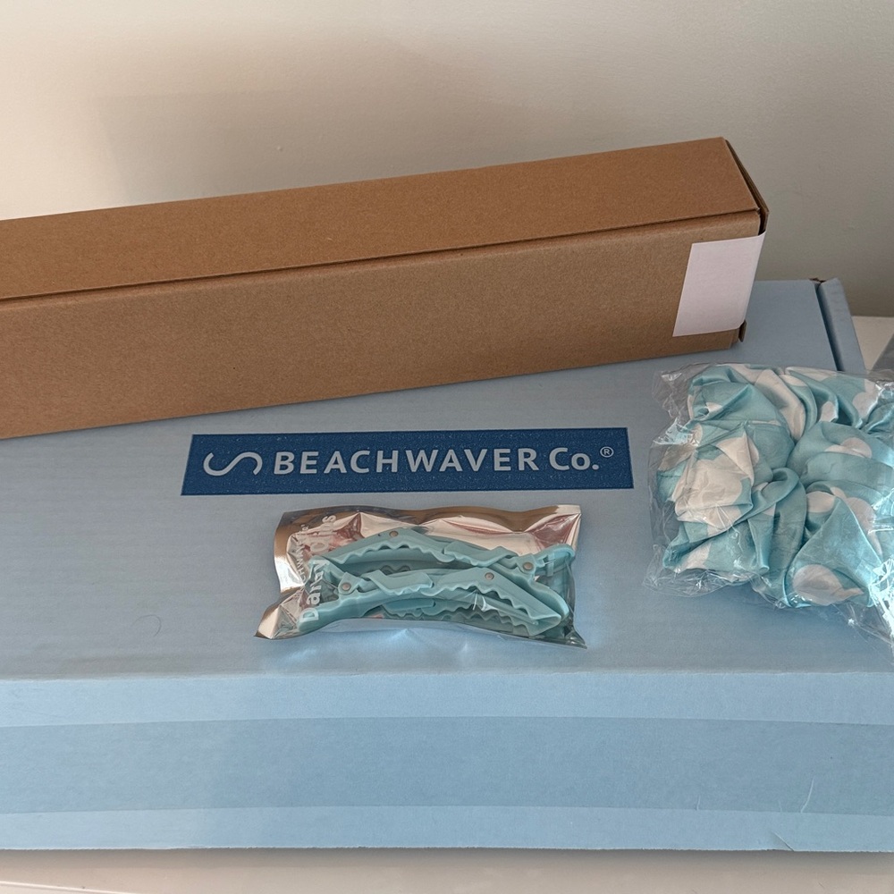 Beachwaver® S-Series S.75 Rotating Curling Iron Set w blue hair clip & scrunchie - Picture 7 of 12